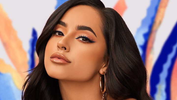 BECKY G LANZA SU DISCO