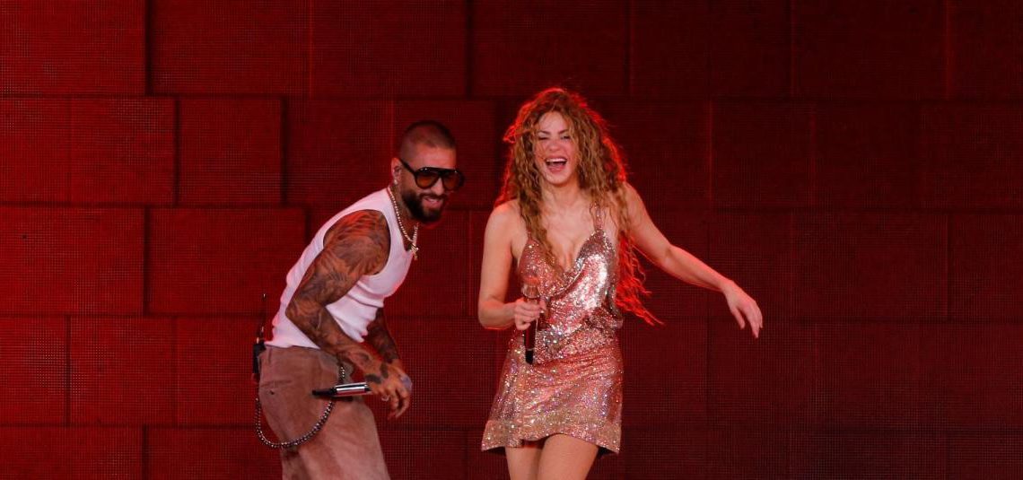 SHAKIRA PONE DE CABEZA A MEDELLIN JUNTO A MALUMA EN ESCENARIO