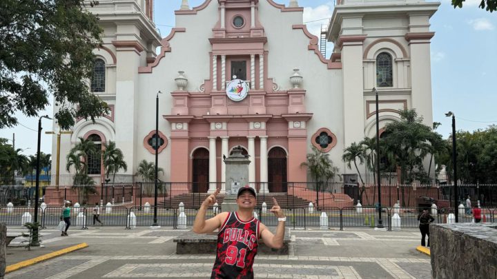 JOWELL ES VISTO EN EL PARQUE CENTRAL DE SAN PEDRO SULA.