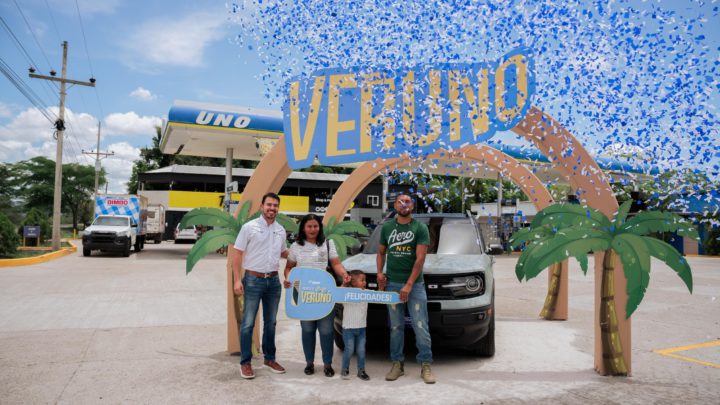 Gasolineras UNO hace entrega de la segunda Ford Bronco en Talanga como parte de su promoción “Regresó el Veruno”