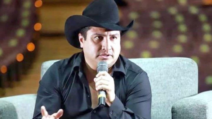 EL CANTANTE JULION ALVAREZ SE QUEDA SIN VISA DE TRABAJO