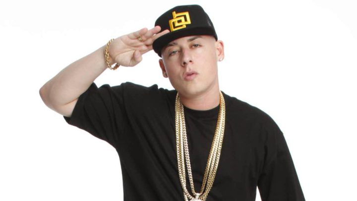 Cosculluela presenta su nuevo sencillo “Más Finas”