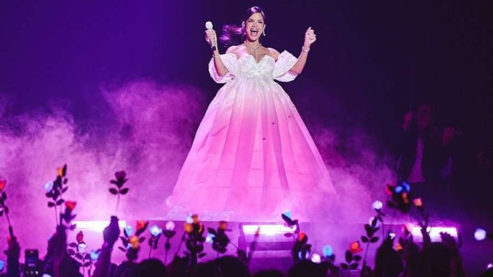 NATTI NATASHA REVELA EN PREMIOS JUVENTUD QUE ESPERA OTRA NIÑA