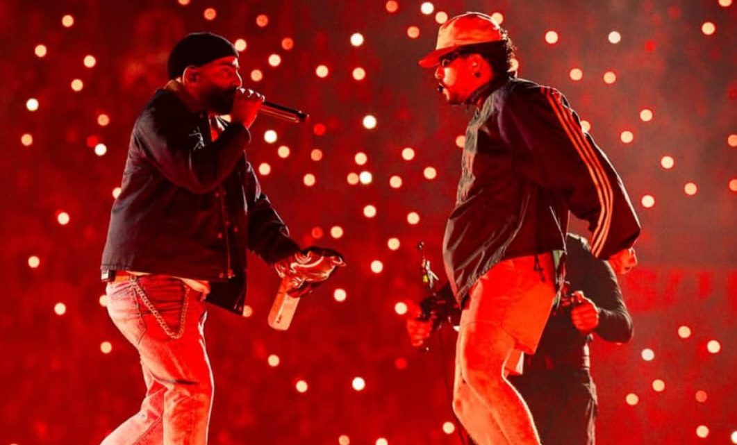 Arcángel sorprende al público al aparecer en concierto de Bad Bunny en Medellín.
