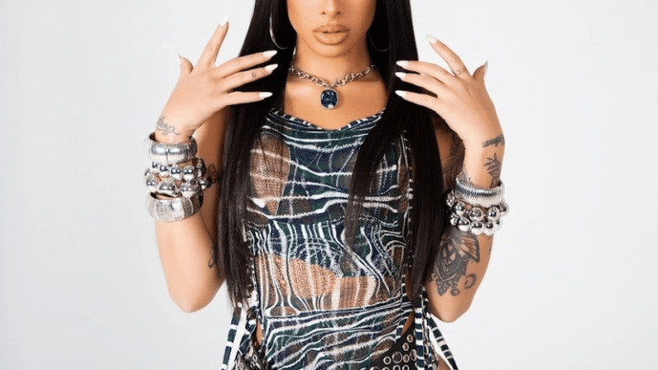 La cantante dominicana Yailin “La Más Viral” volvió a encender las redes sociales presumiendo su cintura de avispa.