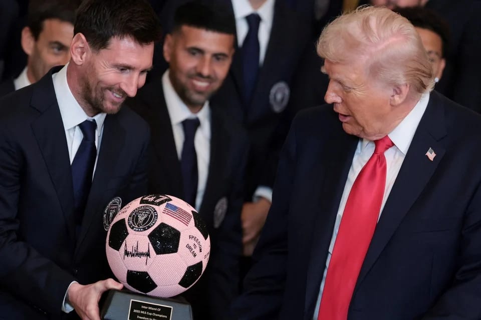 Trump recibe a Messi en la Casa Blanca y elogia su grandeza futbolística