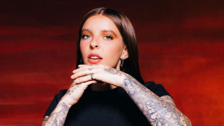 Young Miko lleva su estilo del urbano a la moda con colaboración junto a Gap
