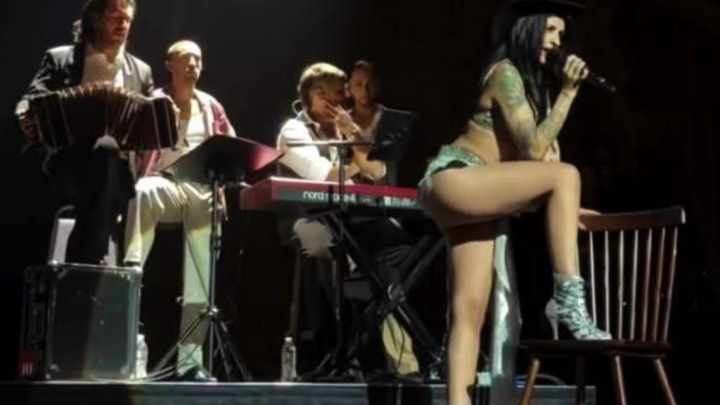 Cazzu debuta en Las Vegas y conquista al público con “Con Otra”