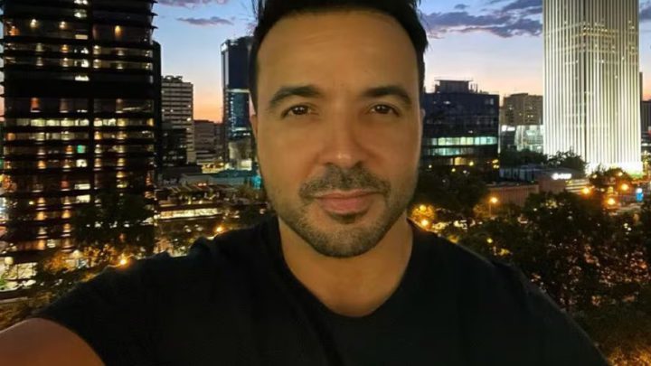 Luis Fonsi se hace pasar por Ricky Martin en taxi y el momento se vuelve viral