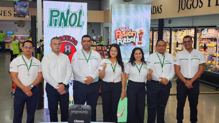 Supermercados La Colonia premia a dos afortunados clientes con viaje a México para vivir la pasión del fútbol
