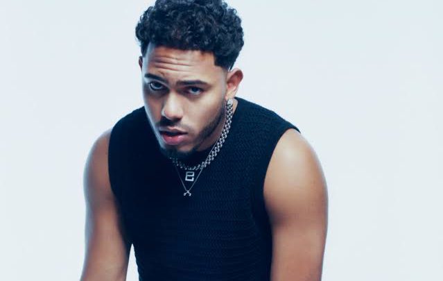 Myke Towers estrena «Una Na Más» y sigue dominando la escena urbana