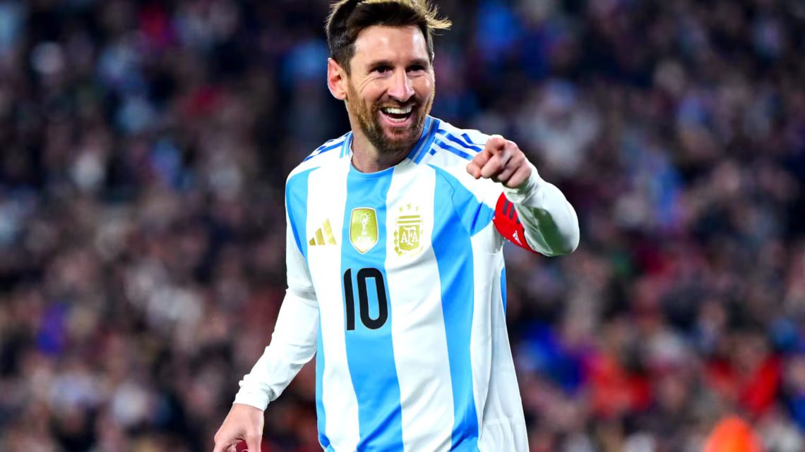 Inauguran la estatua de Messi más alta del mundo en Argentina