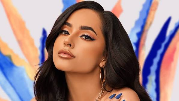 Becky G. sorprende con el estreno de «Epa»